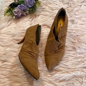 Worthington Faux Suede Brown Ruched Heeled Ankle Booties sz 8